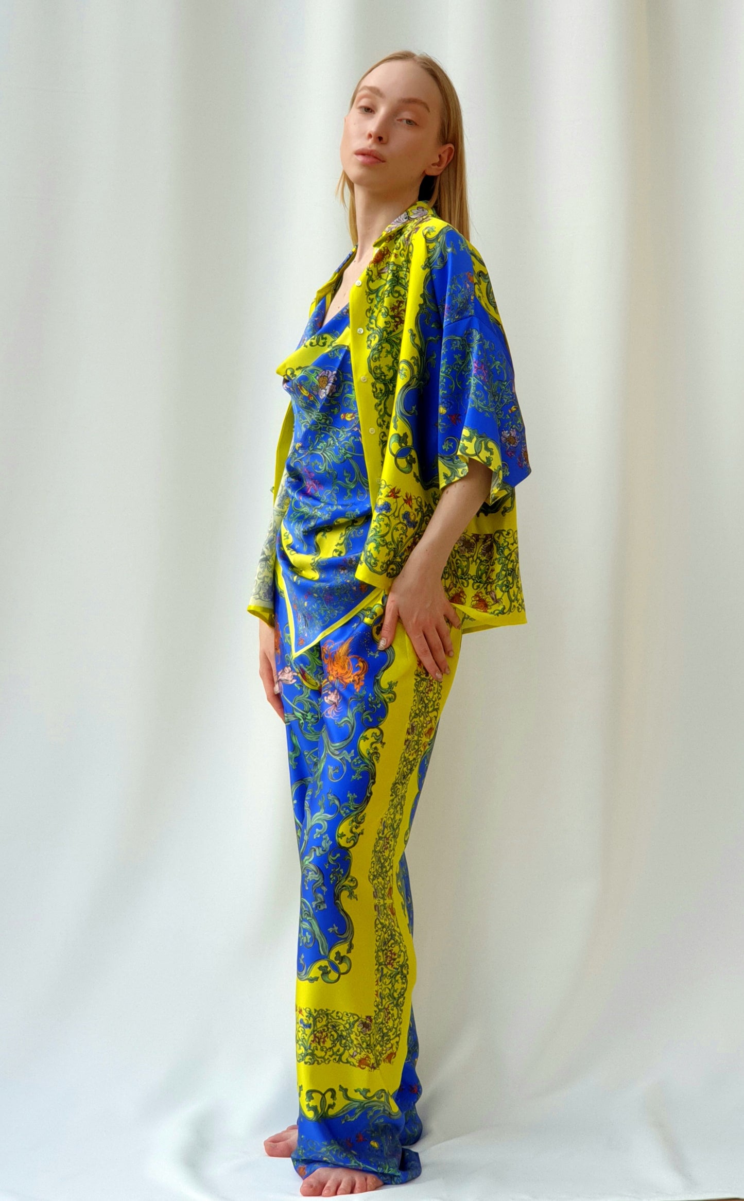 Medium transformer_SCARF "Grapevine" blue