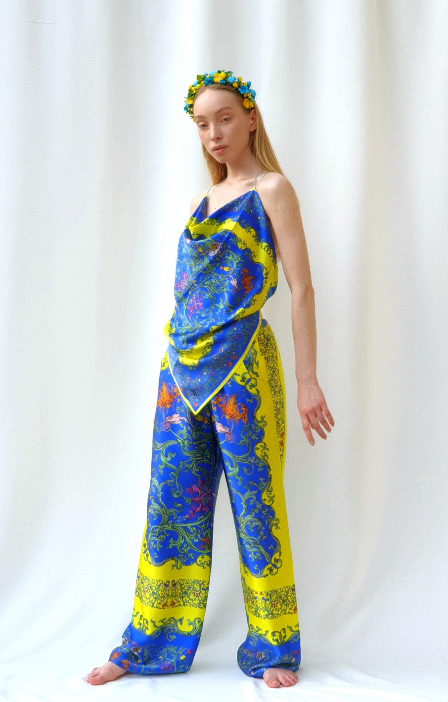 Medium transformer_SCARF "Grapevine" blue