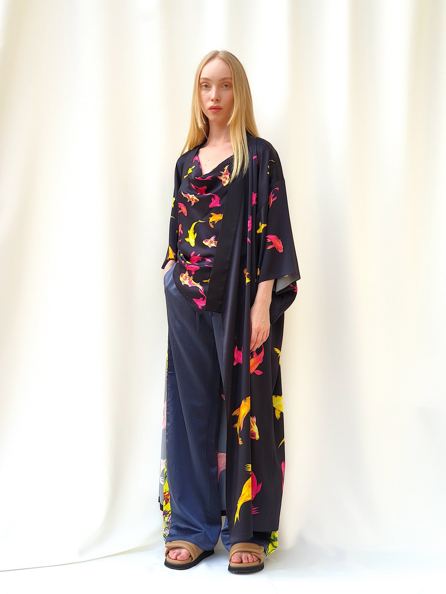 Medium transformer_SCARF "KOI" black