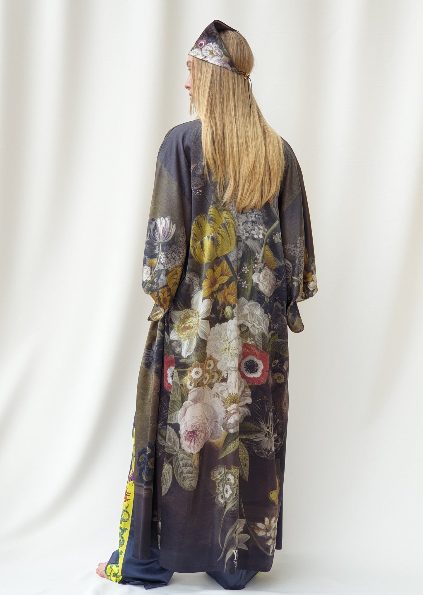 Light_KIMONO "Still Life with Flowers"