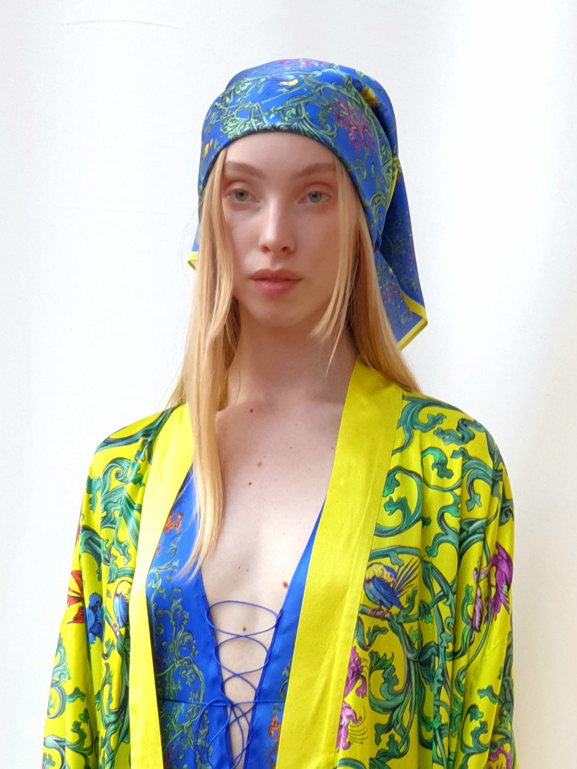 Medium transformer_SCARF "Grapevine" blue