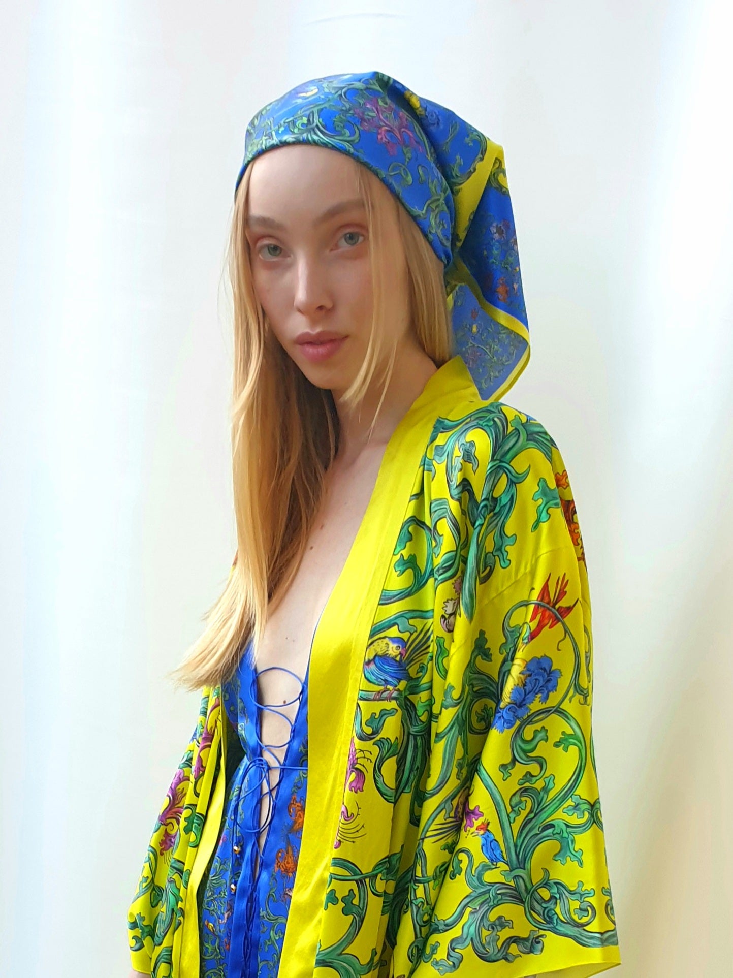 Medium transformer_SCARF "Grapevine" blue