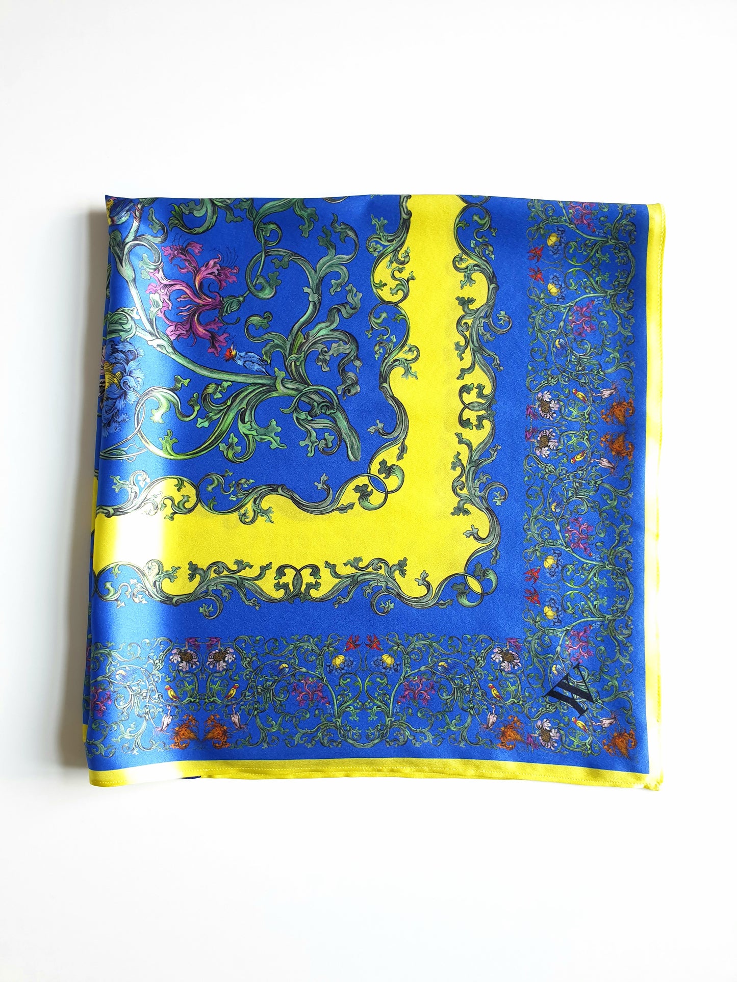 Medium transformer_SCARF "Grapevine" blue