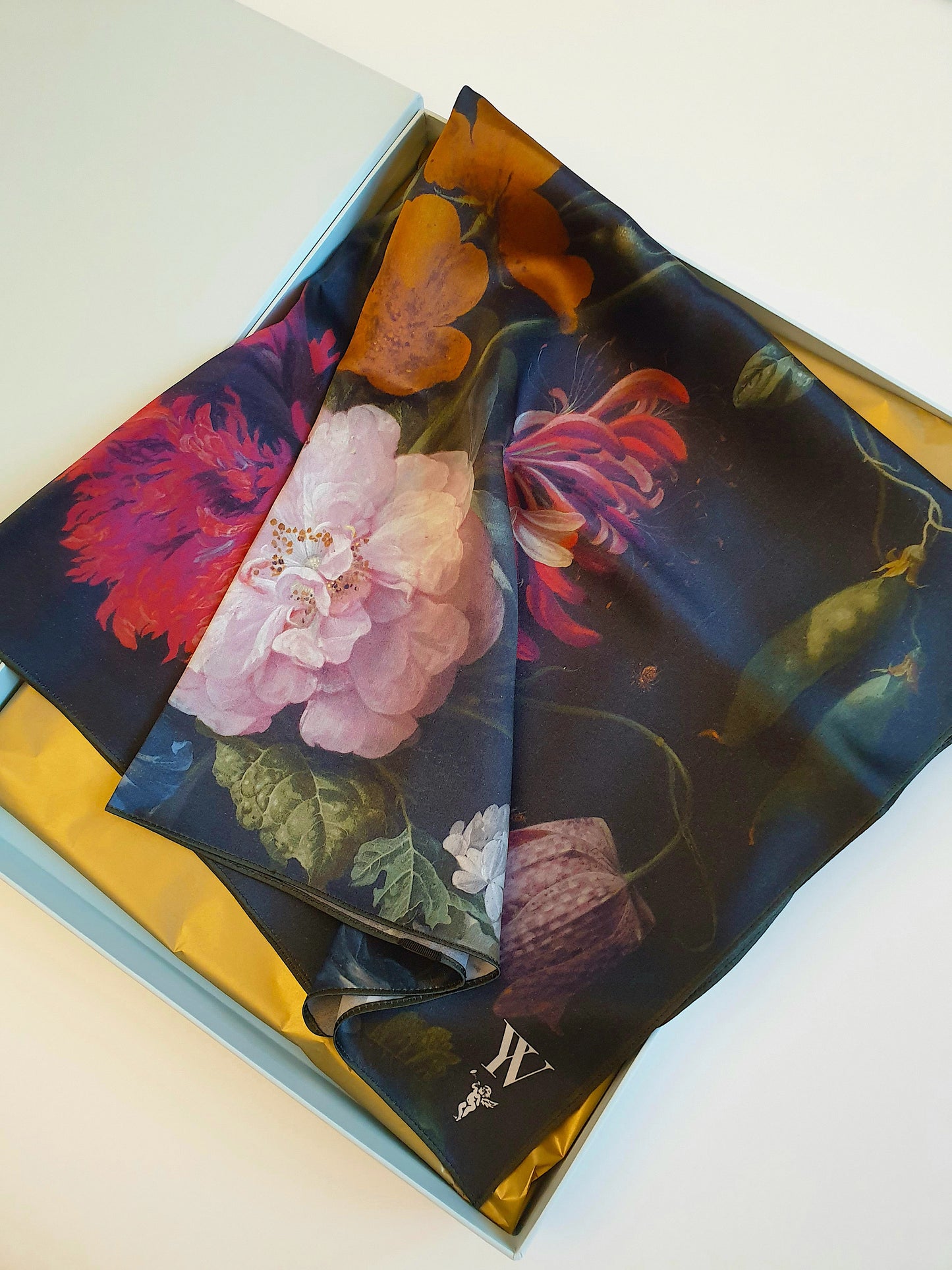 Medium transformer_SCARF "Still life with a carnation"