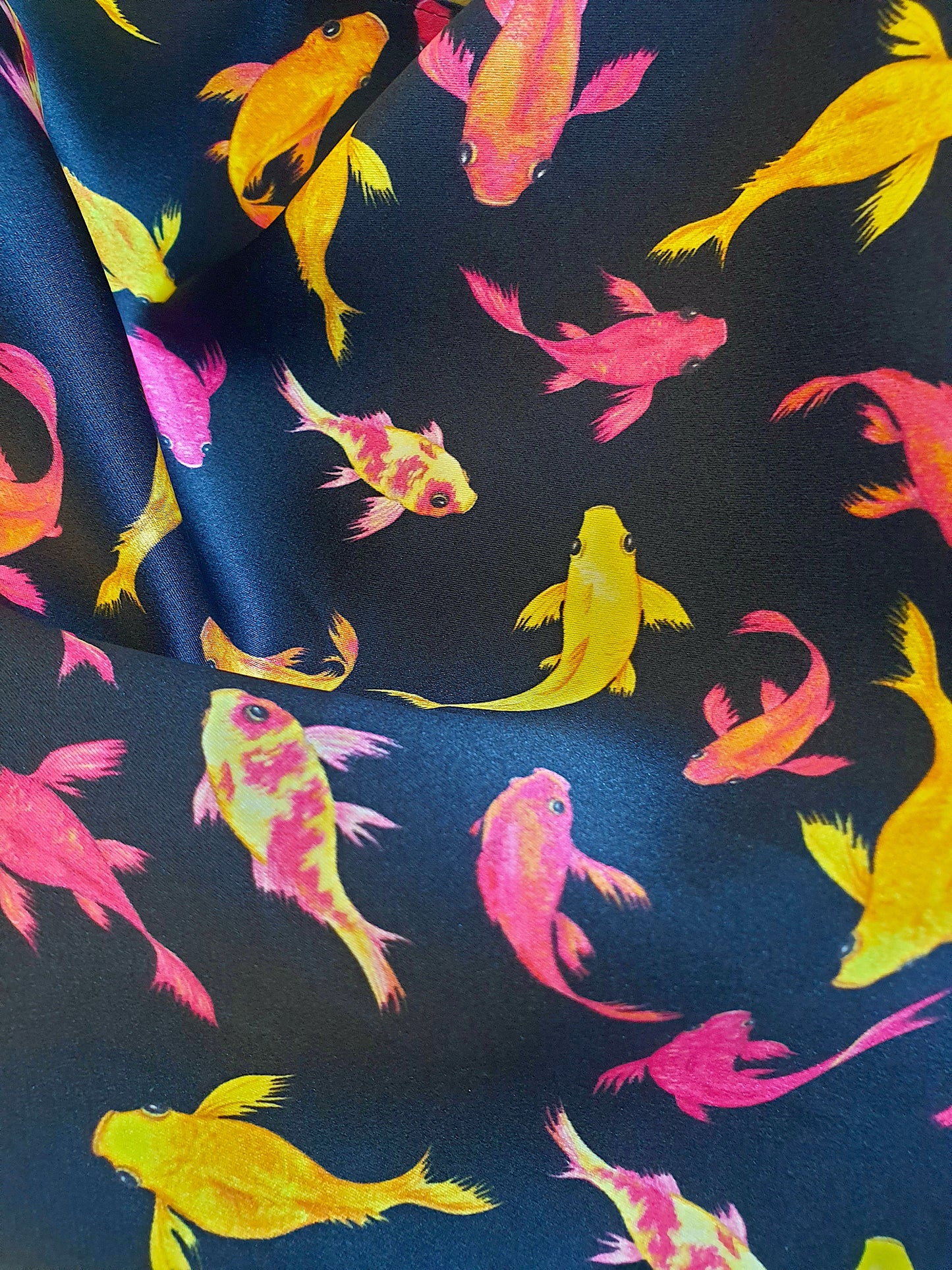 Large transformer_SCARF "KOI" black