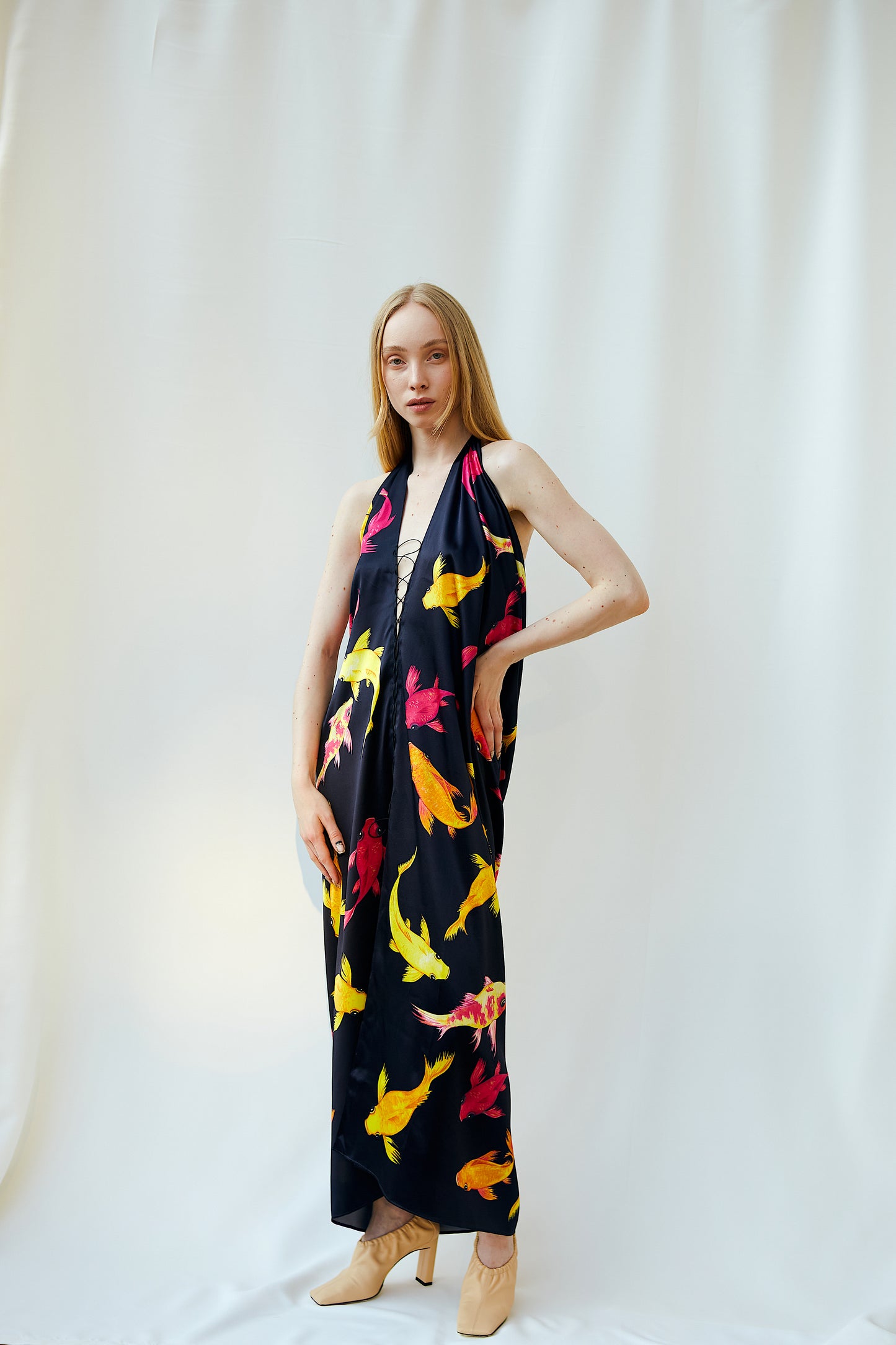 Large transformer_SCARF "KOI" black