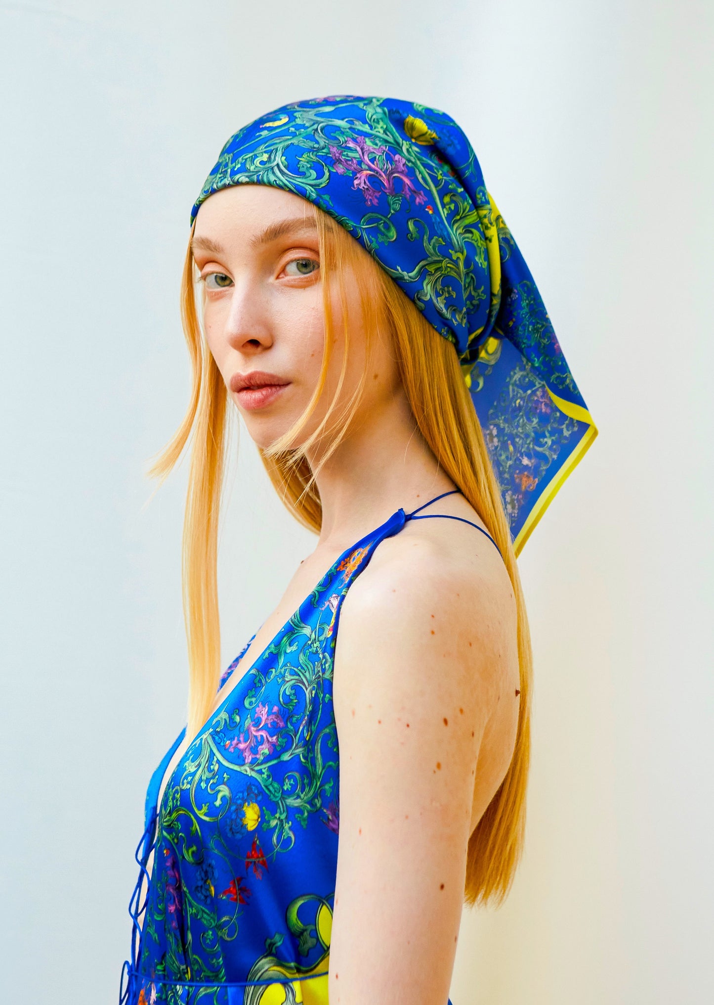 Medium transformer_SCARF "Grapevine" blue