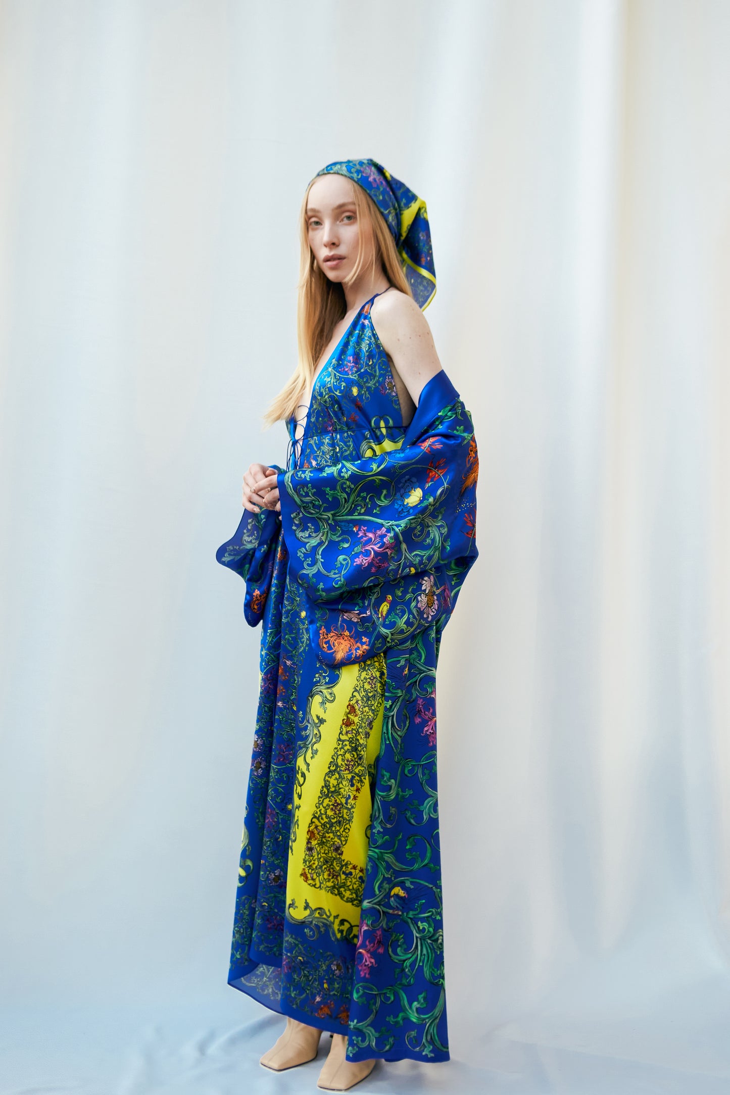 Light_KIMONO "Grapevine" blue