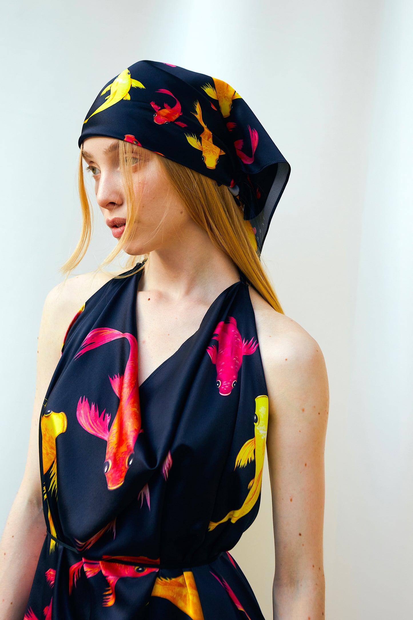 Large transformer_SCARF "KOI" black