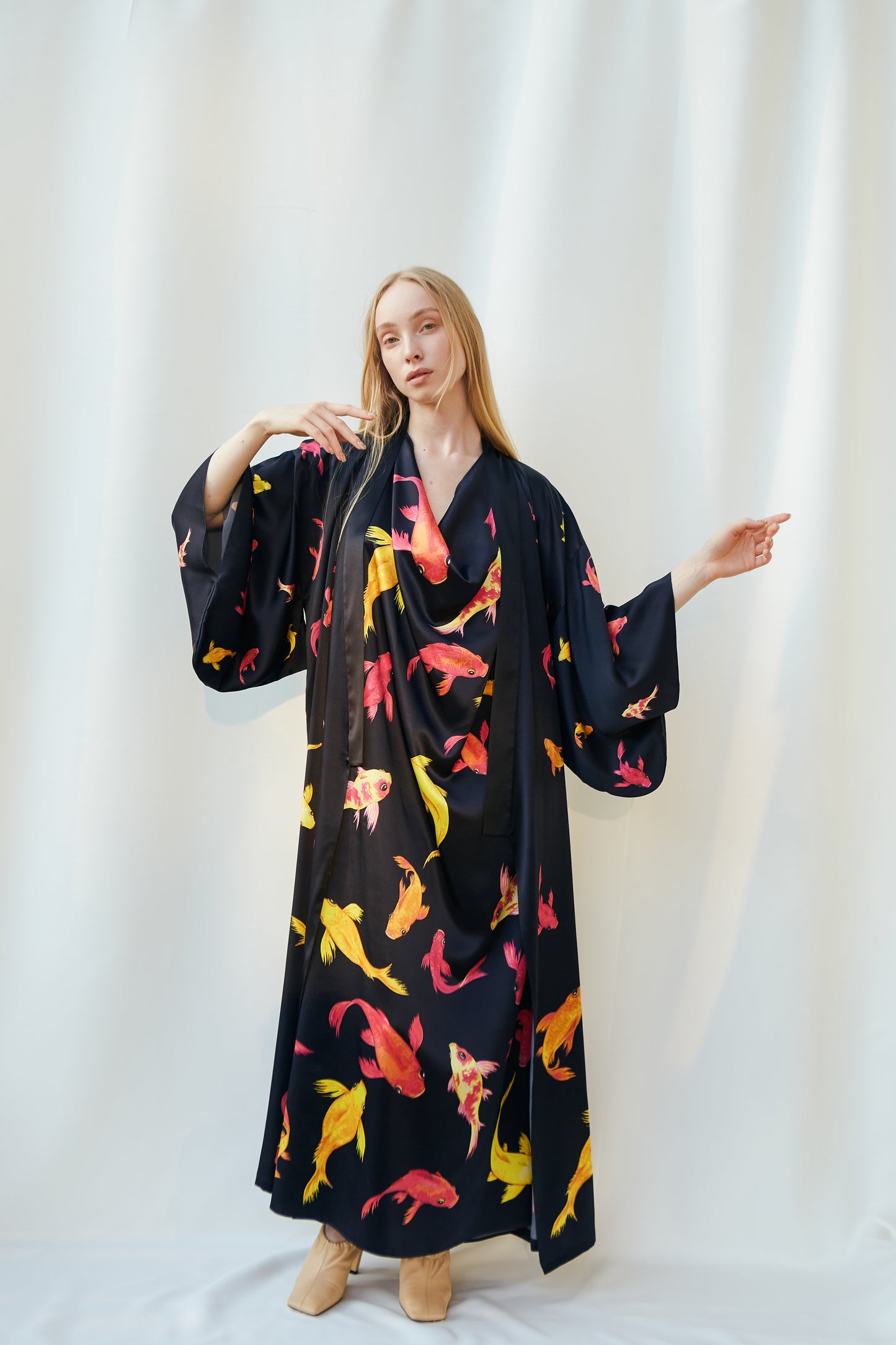 Large transformer_SCARF "KOI" black